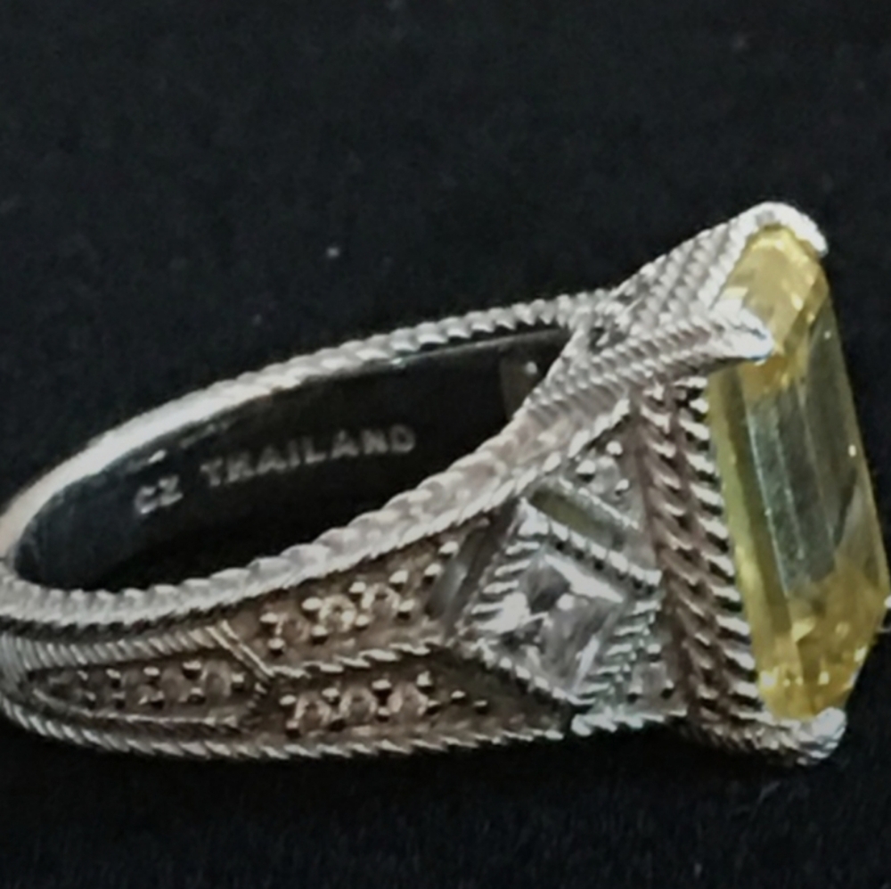 Judith Ripka Canary Yellow Ring - Picture 4 of 4